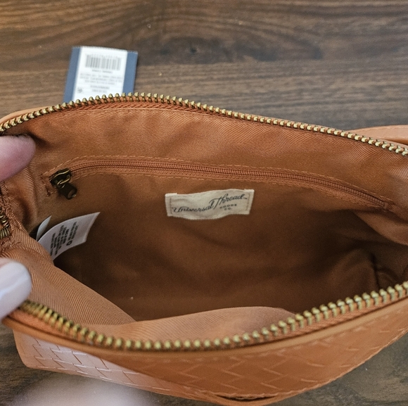 Universal Thread Small Woven Tan Crossbody Bag Faux Leather NWT - Picture 5 of 12